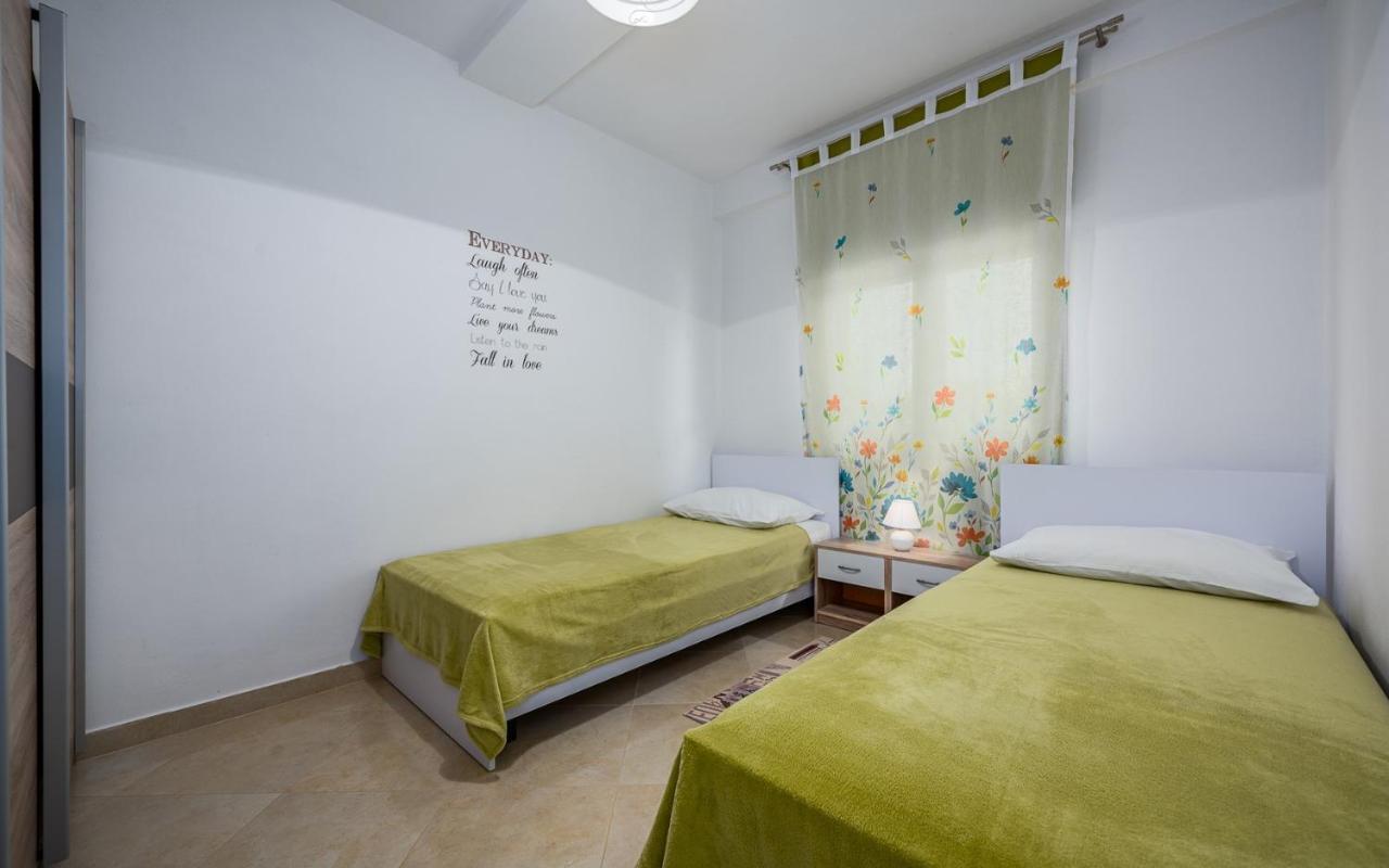 The Willow Garden Apartment House Marčana المظهر الخارجي الصورة