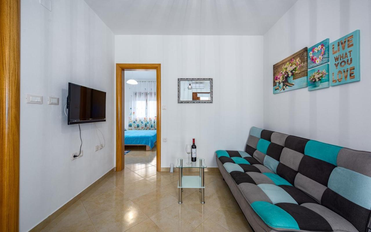 The Willow Garden Apartment House Marčana المظهر الخارجي الصورة